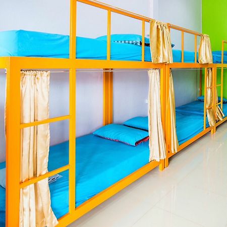 Railway Hostel (Adults Only) Chumphon Exteriör bild
